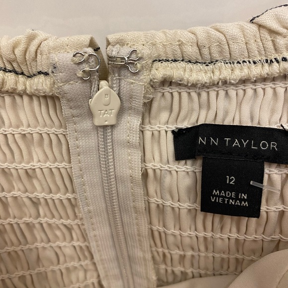 Good used condition. Ann Taylor Pinstripe Ruffle Flare Dress - Size 12 - Picture 6 of 6